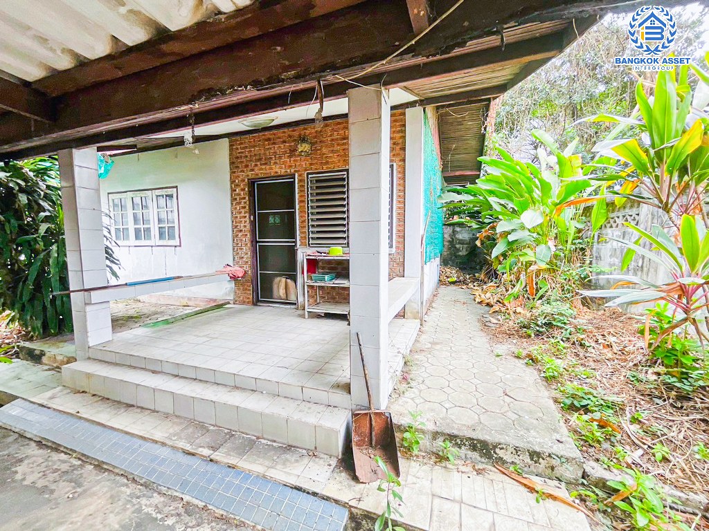 *****บ้านเดี่ยวมือสอง โครงการ ซอยชูชาติอนุสรณ์3 เนื้อที่ 91 ตร.ว. ฟังก์ชัน 3 ห้องนอน 2 ห้องน้ำ 2 ที่จอดรถ ที่ดินกว้าง เหมาะสำหรับการปลูกบ้านใหม่ หรือเพื่อการลงทุน โครงการบนทำเลเดินทางสะดวก เชื่อมต่อถนนแจ้งวัฒนะ ถนนเลี่ยงเมืองปากเกร็ด ถนนสามัคคี ใกล้รถไฟฟ้าสายสีชมพู และจุดขึ้นทางด่วน "แจ้งวัฒนะ"