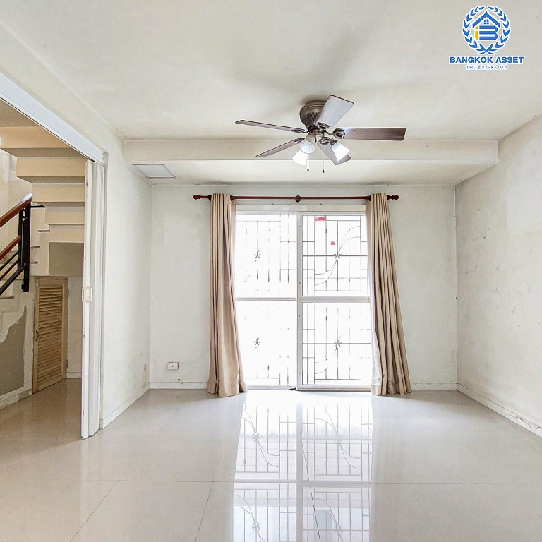 บ้านแฝดมือสอง โครงการ โฮมเพลส วงแหวน-รัตนาธิเบศร์ เนื้อที่ 37.50 ตร.ว. ฟังก์ชัน 3 ห้องนอน 2 ห้องน้ำ ที่จอดรถ 2 คัน บ้านพร้อมอยู่ ตั้งอยู่บนทำเลแห่งการเดินทาง ใกล้รถไฟฟ้าสายสีม่วง "สถานีคลองบางไผ่" และจุดขึ้นทางด่วน "กาญจนาภิเษก"...