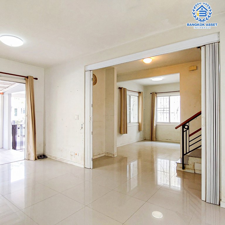 บ้านแฝดมือสอง โครงการ โฮมเพลส วงแหวน-รัตนาธิเบศร์ เนื้อที่ 37.50 ตร.ว. ฟังก์ชัน 3 ห้องนอน 2 ห้องน้ำ ที่จอดรถ 2 คัน บ้านพร้อมอยู่ ตั้งอยู่บนทำเลแห่งการเดินทาง ใกล้รถไฟฟ้าสายสีม่วง "สถานีคลองบางไผ่" และจุดขึ้นทางด่วน "กาญจนาภิเษก"...