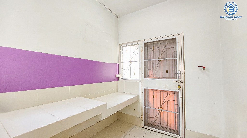 บ้านแฝดมือสอง โครงการ โฮมเพลส วงแหวน-รัตนาธิเบศร์ เนื้อที่ 37.50 ตร.ว. ฟังก์ชัน 3 ห้องนอน 2 ห้องน้ำ ที่จอดรถ 2 คัน บ้านพร้อมอยู่ ตั้งอยู่บนทำเลแห่งการเดินทาง ใกล้รถไฟฟ้าสายสีม่วง "สถานีคลองบางไผ่" และจุดขึ้นทางด่วน "กาญจนาภิเษก"...