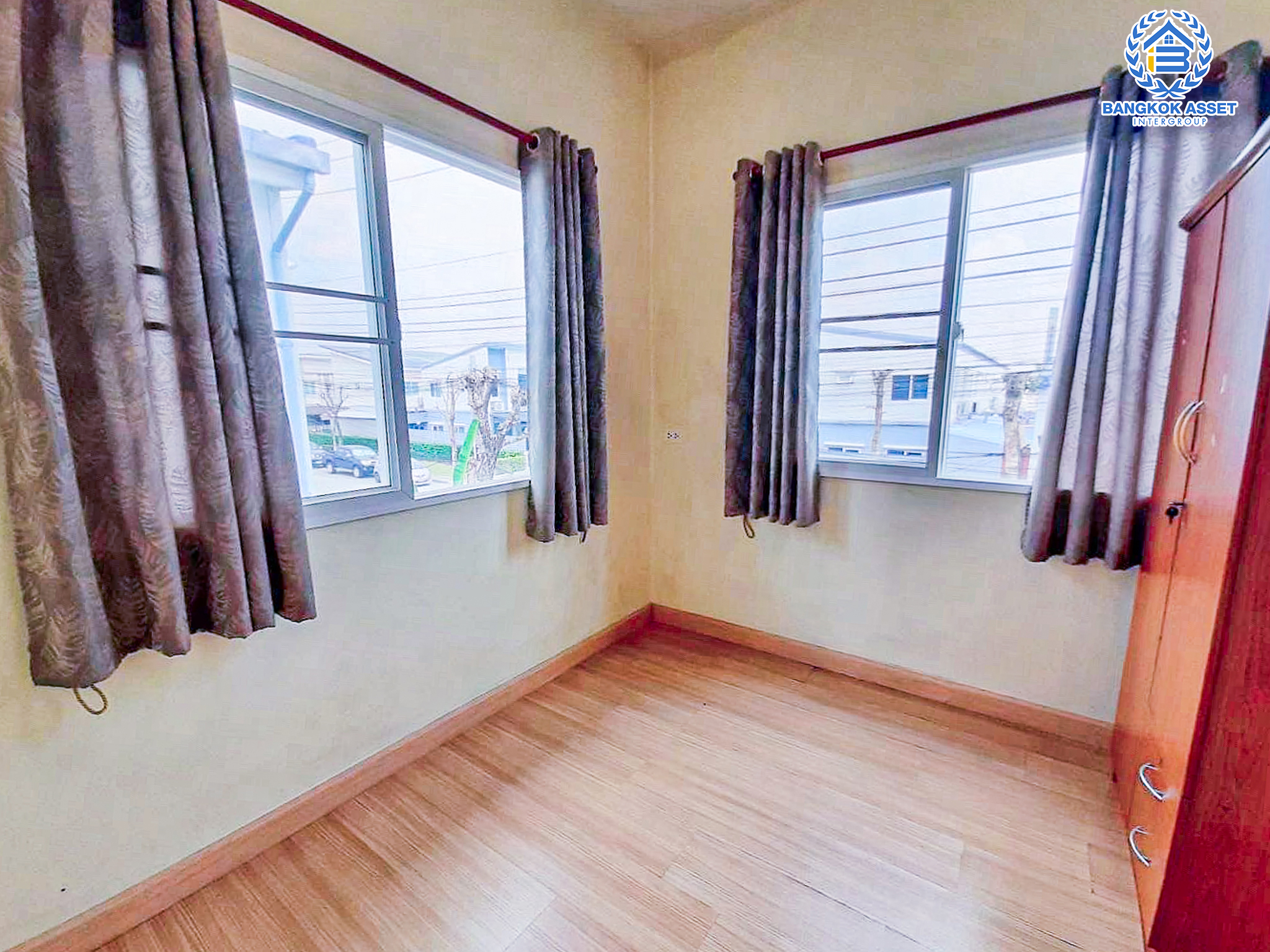 *****ทาวน์เฮ้าส์มือสอง โครงการ กัสโต้ เพชรเกษม-ทวีวัฒนา หลังมุม เนื้อที่ 29.20 ตร.ว. ฟังก์ชัน 3 ห้องนอน 2 ห้องน้ำ 2 ที่จอดรถ  สภาพดี พร้อมอยู่บนทำเลย่านฝั่งธนฯโครงการบนทำเลเดินทางสะดวก เชื่อมต่อถนนเพชรเกษม ถนนพุทธมณฑลสาย4 ถนนสิรินธร ใกล้รถไฟฟ้าสายสีน้ำเงิน "สถานีเพชรเกษม48" และ "สถานีทวีวัฒนา"