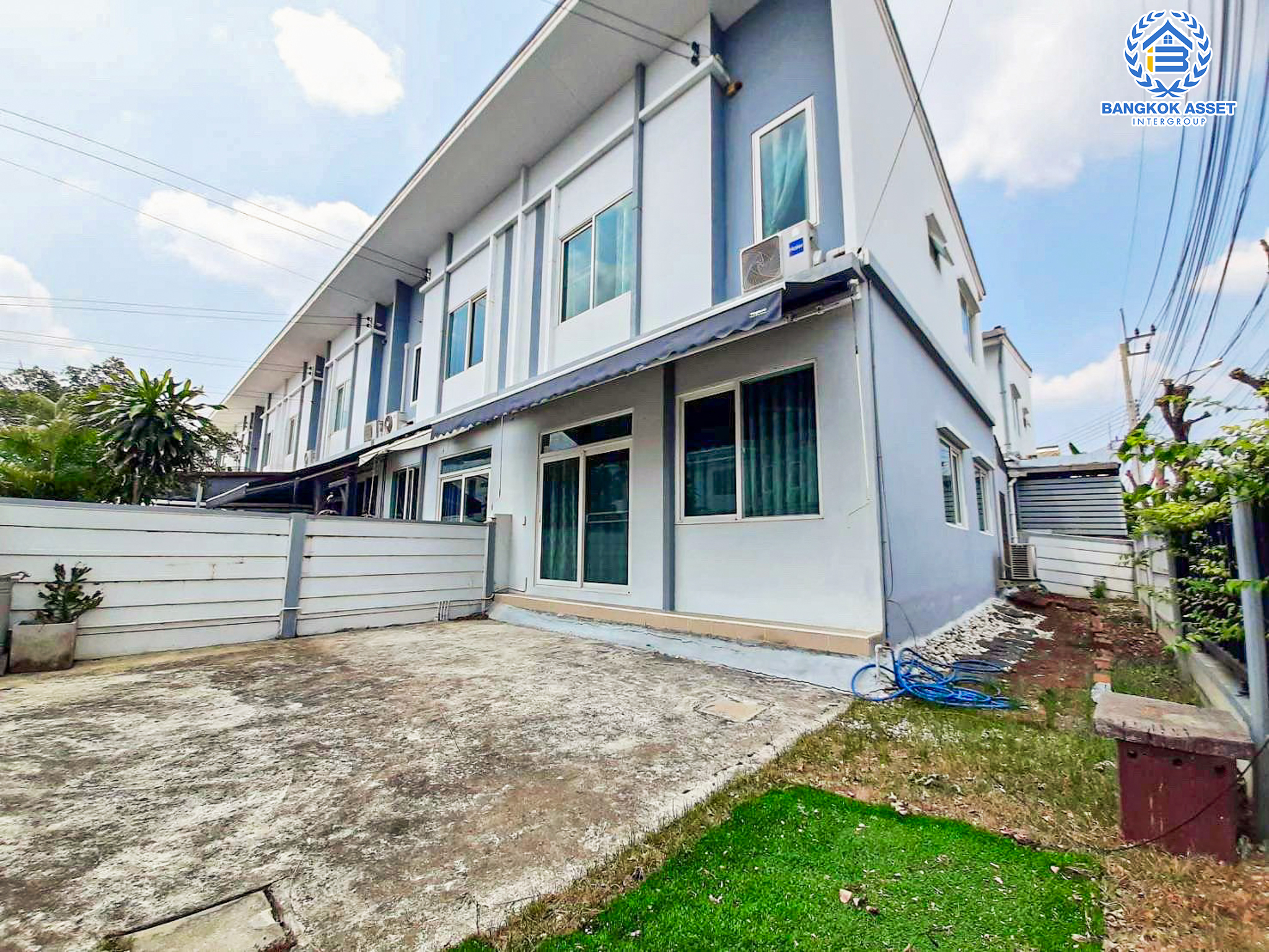 *****ทาวน์เฮ้าส์มือสอง โครงการ กัสโต้ เพชรเกษม-ทวีวัฒนา หลังมุม เนื้อที่ 29.20 ตร.ว. ฟังก์ชัน 3 ห้องนอน 2 ห้องน้ำ 2 ที่จอดรถ  สภาพดี พร้อมอยู่บนทำเลย่านฝั่งธนฯโครงการบนทำเลเดินทางสะดวก เชื่อมต่อถนนเพชรเกษม ถนนพุทธมณฑลสาย4 ถนนสิรินธร ใกล้รถไฟฟ้าสายสีน้ำเงิน "สถานีเพชรเกษม48" และ "สถานีทวีวัฒนา"