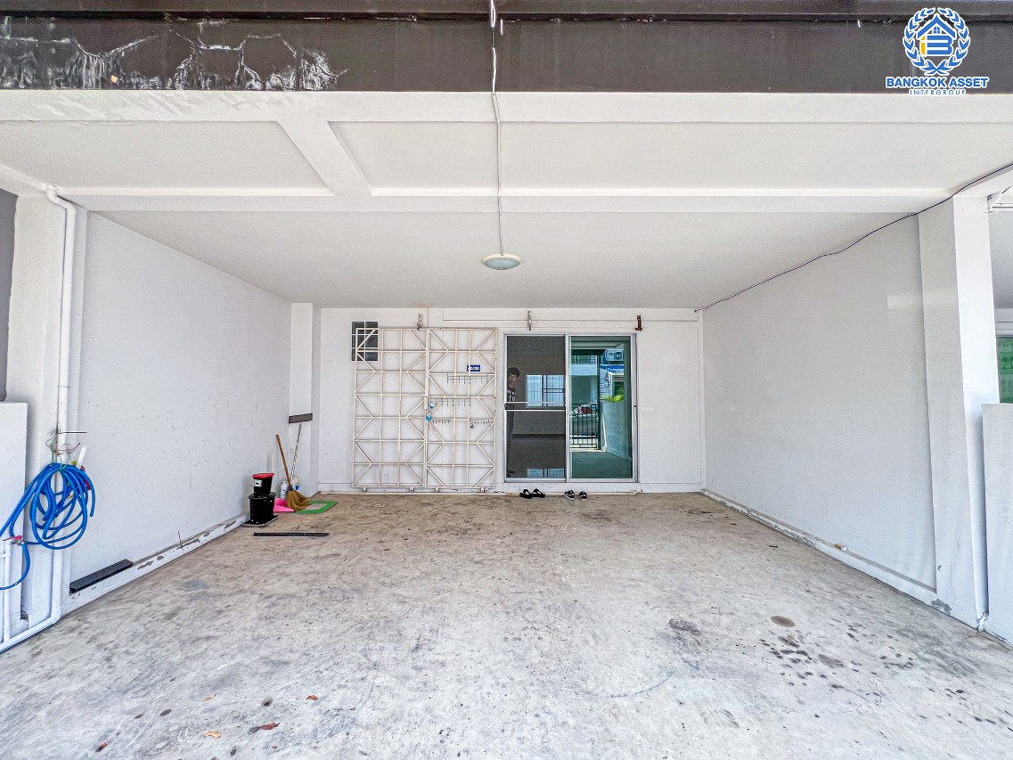 *****ทาวน์เฮ้าส์มือสองนนทบุรี โครงการ พระปิ่น3 กาญจนาภิเษก เนื้อที่กว้าง 22.5 ตร.ว. ฟังก์ชัน 3 ห้องนอน 3 ห้องน้ำ 2 ที่จอดรถ บ้านใหม่มาก ไม่ค่อยได้อยู่ บนทำเลใกล้ห้างเซ็นทรัลเวสต์เกต เชื่อมต่อ ถนนกาญจนาภิเษก, ถนนรัตนาธิเบศร์ ใกล้รถไฟฟ้าสายสีม่วง "สถานีตลาดบางใหญ่"