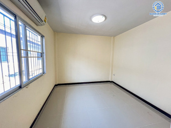 *****ทาวน์เฮ้าส์มือสองนนทบุรี โครงการ พระปิ่น3 กาญจนาภิเษก เนื้อที่กว้าง 22.5 ตร.ว. ฟังก์ชัน 3 ห้องนอน 3 ห้องน้ำ 2 ที่จอดรถ บ้านใหม่มาก ไม่ค่อยได้อยู่ บนทำเลใกล้ห้างเซ็นทรัลเวสต์เกต เชื่อมต่อ ถนนกาญจนาภิเษก, ถนนรัตนาธิเบศร์ ใกล้รถไฟฟ้าสายสีม่วง "สถานีตลาดบางใหญ่"