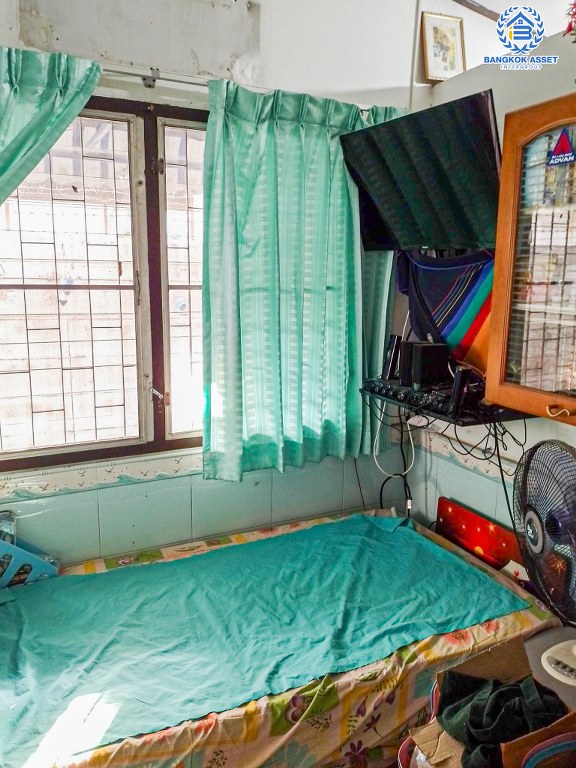 *****บ้านเดี่ยวมือสอง โครงการ ซอยจรัญสนิทวงศ์75 หลังมุม เนื้อที่ 92 ตร.ว. ฟังก์ชัน 4 ห้องนอน 2 ห้องน้ำ 4 ที่จอดรถ มีความเป็นส่วนตัว ทำเลดีมาก เดินทางสะดวก เชื่อมต่อถนนจรัญสนิทวงศ์ ถนนสิรินธร ถนนบรมราชชนนี ใกล้รถไฟฟ้าสายสีน้ำเงิน "สถานีถานีบางพลัด" และ "สถานีสิรินธร"