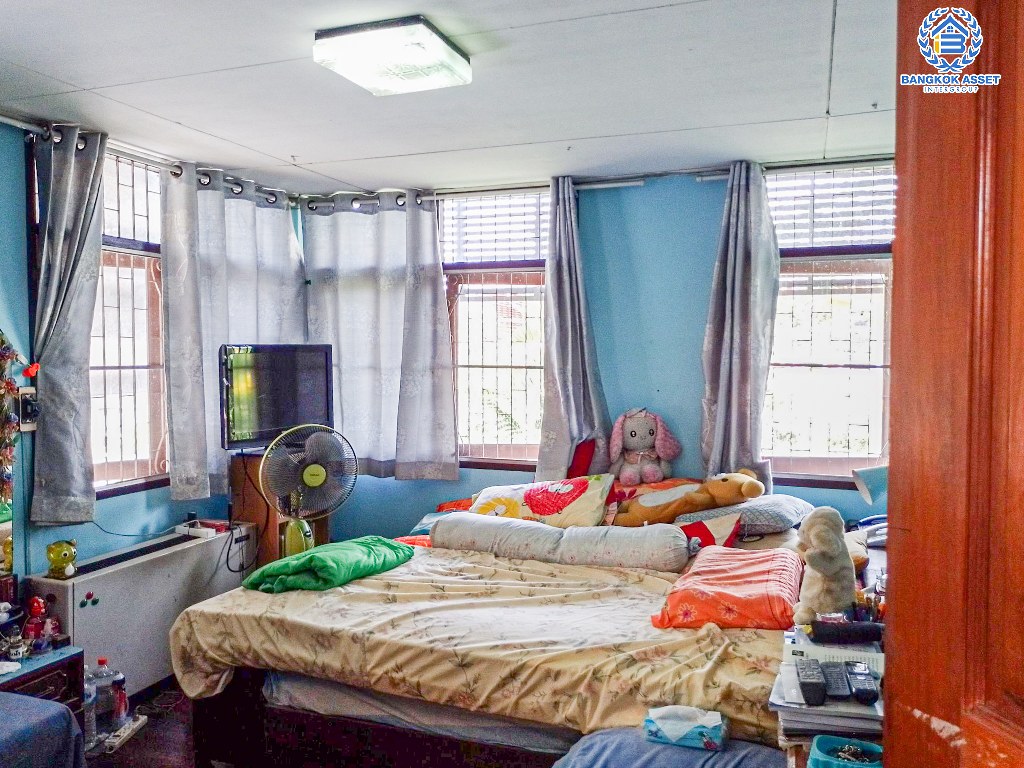 *****บ้านเดี่ยวมือสอง โครงการ ซอยจรัญสนิทวงศ์75 หลังมุม เนื้อที่ 92 ตร.ว. ฟังก์ชัน 4 ห้องนอน 2 ห้องน้ำ 4 ที่จอดรถ มีความเป็นส่วนตัว ทำเลดีมาก เดินทางสะดวก เชื่อมต่อถนนจรัญสนิทวงศ์ ถนนสิรินธร ถนนบรมราชชนนี ใกล้รถไฟฟ้าสายสีน้ำเงิน "สถานีถานีบางพลัด" และ "สถานีสิรินธร"