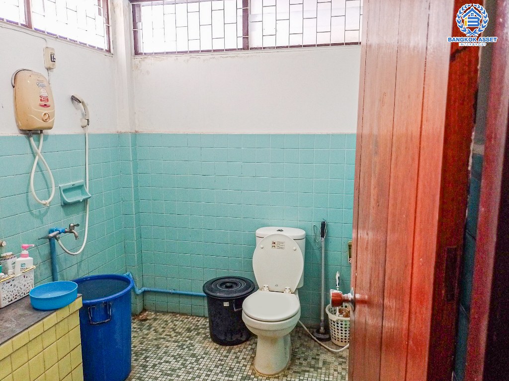 *****บ้านเดี่ยวมือสอง โครงการ ซอยจรัญสนิทวงศ์75 หลังมุม เนื้อที่ 92 ตร.ว. ฟังก์ชัน 4 ห้องนอน 2 ห้องน้ำ 4 ที่จอดรถ มีความเป็นส่วนตัว ทำเลดีมาก เดินทางสะดวก เชื่อมต่อถนนจรัญสนิทวงศ์ ถนนสิรินธร ถนนบรมราชชนนี ใกล้รถไฟฟ้าสายสีน้ำเงิน "สถานีถานีบางพลัด" และ "สถานีสิรินธร"