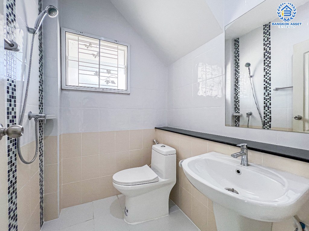 *****บ้านแฝดมือสอง โครงการ แลนซีโอ คริป ปิ่นเกล้า-วงแหวน หลังมุม เนื้อที่ 35 ตร.ว. ฟังก์ชัน 3 ห้องนอน 2 ห้องน้ำ บ้านสวยพร้อมอยู่ โครงการบนทำเลดี เชื่อมต่อถนนกาญจนาภิเษก ถนนศาลายา ถนนนครอินทร์ ใกล้รถไฟฟ้าสายสีม่วง "สถานีสามแยกบางใหญ่"