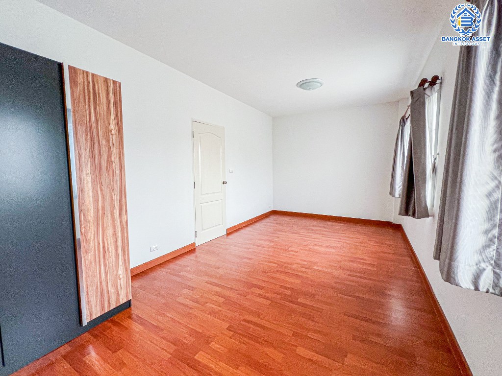 *****บ้านแฝดมือสอง โครงการ แลนซีโอ คริป ปิ่นเกล้า-วงแหวน หลังมุม เนื้อที่ 35 ตร.ว. ฟังก์ชัน 3 ห้องนอน 2 ห้องน้ำ บ้านสวยพร้อมอยู่ โครงการบนทำเลดี เชื่อมต่อถนนกาญจนาภิเษก ถนนศาลายา ถนนนครอินทร์ ใกล้รถไฟฟ้าสายสีม่วง "สถานีสามแยกบางใหญ่"