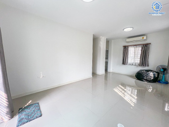 *****บ้านแฝดมือสอง โครงการ แลนซีโอ คริป ปิ่นเกล้า-วงแหวน หลังมุม เนื้อที่ 35 ตร.ว. ฟังก์ชัน 3 ห้องนอน 2 ห้องน้ำ บ้านสวยพร้อมอยู่ โครงการบนทำเลดี เชื่อมต่อถนนกาญจนาภิเษก ถนนศาลายา ถนนนครอินทร์ ใกล้รถไฟฟ้าสายสีม่วง "สถานีสามแยกบางใหญ่"