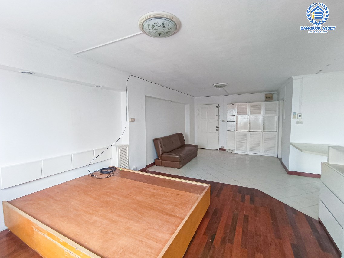 *****คอนโดมิเนียมมือสองนนทบุรี โครงการ ธารารินทร์ เจ้าพระยา ข้างตลาดต้นสัก สนามบินน้ำ เนื้อที่กว้าง 43.32 ตร.ม. ฟังก์ชัน 1 ห้องนอน 1 ห้องน้ำ 1 ที่จอดรถ ห้องกว้างขวาง บนทำเลเดินทางสะดวก เชื่อมต่อ ถนนนนทบุรี, ถนนรัตนาธิเบศร์ ใกล้ทางด่วน "ศรีรัช" และรถไฟฟ้าสายสีม่วง "สถานีสะพานพระนั่งเกล้า" เพียง 400 เมตรเท่านั้น!