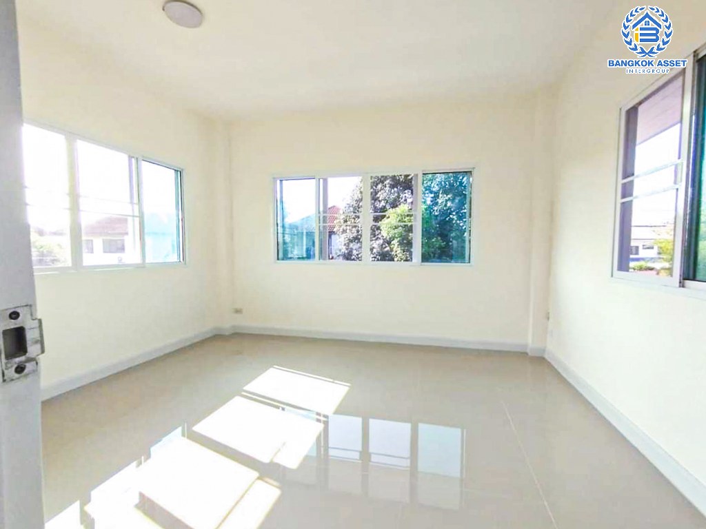 *****บ้านเดี่ยวมือสอง โครงการ ทรัพย์กานดา ติวานนท์-ปทุมธานี หลังมุม เนื้อที่ 58 ตร.ว. ฟังก์ชัน 3 ห้องนอน 2 ห้องน้ำ 2 ที่จอดรถ บ้านบรรยากาศเป็นส่วนตัวข้างบ้านไม่ติดใคร พื้นที่ใช้สอยกว้าง โครงการบนทำเลเดินทางสะดวก เชื่อมต่อถนนวิภาวดี-รังสิต ถนนแจ้งวัฒนะ ถนนกรุงเทพฯ-ปทุมธานี