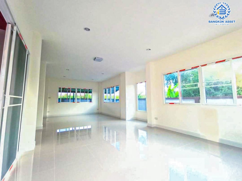 *****บ้านเดี่ยวมือสอง โครงการ ทรัพย์กานดา ติวานนท์-ปทุมธานี หลังมุม เนื้อที่ 58 ตร.ว. ฟังก์ชัน 3 ห้องนอน 2 ห้องน้ำ 2 ที่จอดรถ บ้านบรรยากาศเป็นส่วนตัวข้างบ้านไม่ติดใคร พื้นที่ใช้สอยกว้าง โครงการบนทำเลเดินทางสะดวก เชื่อมต่อถนนวิภาวดี-รังสิต ถนนแจ้งวัฒนะ ถนนกรุงเทพฯ-ปทุมธานี