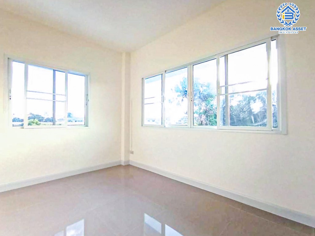 *****บ้านเดี่ยวมือสอง โครงการ ทรัพย์กานดา ติวานนท์-ปทุมธานี หลังมุม เนื้อที่ 58 ตร.ว. ฟังก์ชัน 3 ห้องนอน 2 ห้องน้ำ 2 ที่จอดรถ บ้านบรรยากาศเป็นส่วนตัวข้างบ้านไม่ติดใคร พื้นที่ใช้สอยกว้าง โครงการบนทำเลเดินทางสะดวก เชื่อมต่อถนนวิภาวดี-รังสิต ถนนแจ้งวัฒนะ ถนนกรุงเทพฯ-ปทุมธานี