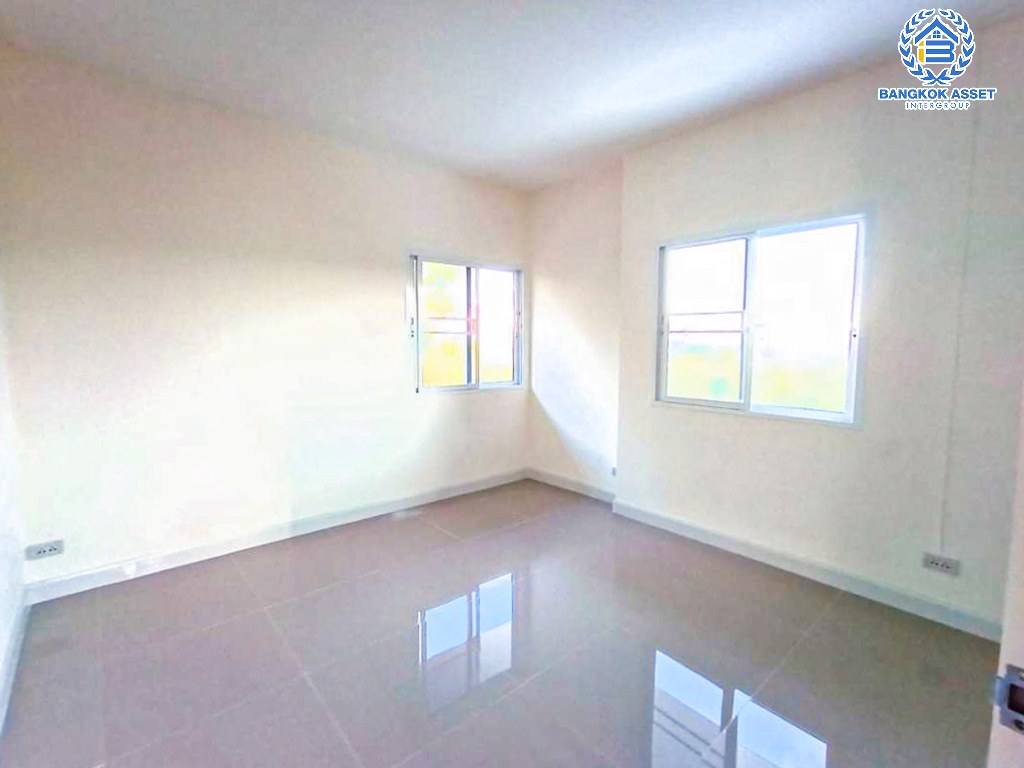 *****บ้านเดี่ยวมือสอง โครงการ ทรัพย์กานดา ติวานนท์-ปทุมธานี หลังมุม เนื้อที่ 58 ตร.ว. ฟังก์ชัน 3 ห้องนอน 2 ห้องน้ำ 2 ที่จอดรถ บ้านบรรยากาศเป็นส่วนตัวข้างบ้านไม่ติดใคร พื้นที่ใช้สอยกว้าง โครงการบนทำเลเดินทางสะดวก เชื่อมต่อถนนวิภาวดี-รังสิต ถนนแจ้งวัฒนะ ถนนกรุงเทพฯ-ปทุมธานี