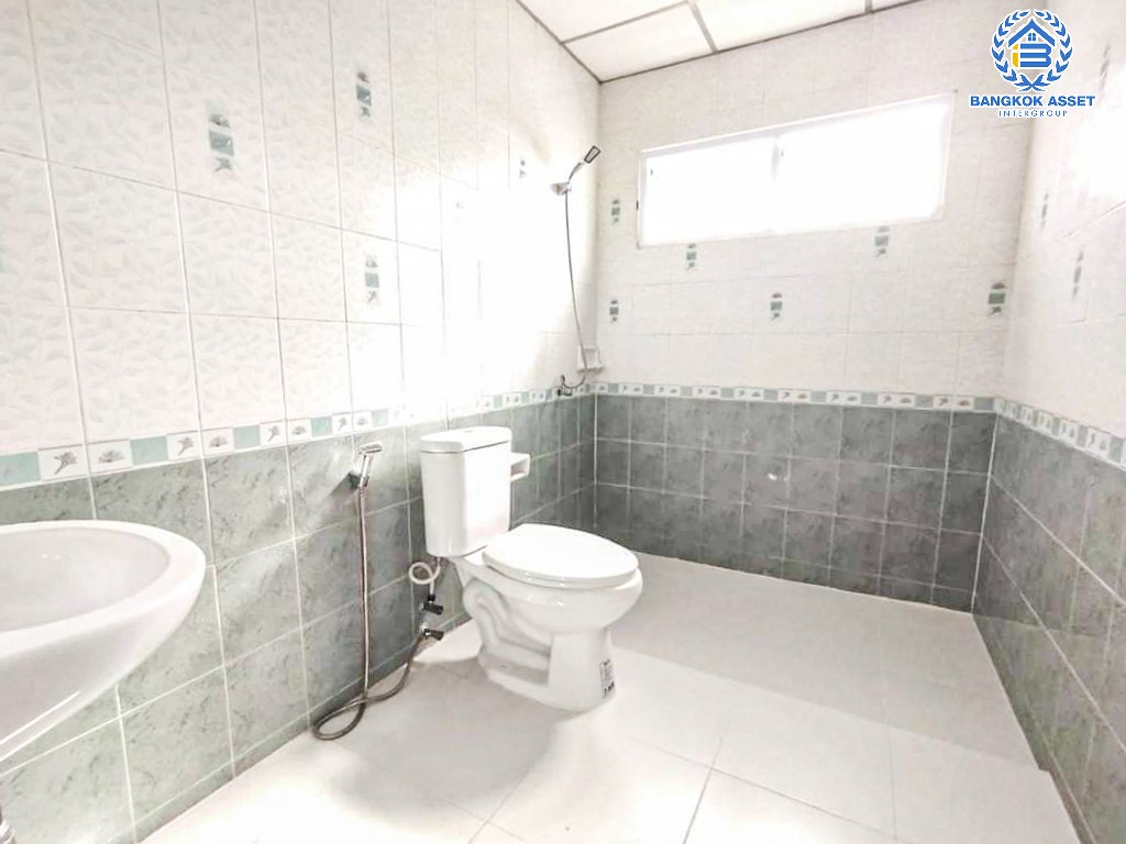 *****บ้านเดี่ยวมือสอง โครงการ ทรัพย์กานดา ติวานนท์-ปทุมธานี หลังมุม เนื้อที่ 58 ตร.ว. ฟังก์ชัน 3 ห้องนอน 2 ห้องน้ำ 2 ที่จอดรถ บ้านบรรยากาศเป็นส่วนตัวข้างบ้านไม่ติดใคร พื้นที่ใช้สอยกว้าง โครงการบนทำเลเดินทางสะดวก เชื่อมต่อถนนวิภาวดี-รังสิต ถนนแจ้งวัฒนะ ถนนกรุงเทพฯ-ปทุมธานี