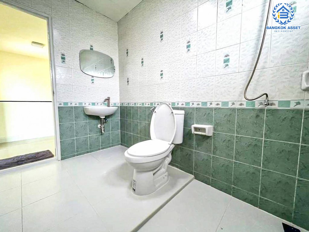 *****บ้านเดี่ยวมือสอง โครงการ ทรัพย์กานดา ติวานนท์-ปทุมธานี หลังมุม เนื้อที่ 58 ตร.ว. ฟังก์ชัน 3 ห้องนอน 2 ห้องน้ำ 2 ที่จอดรถ บ้านบรรยากาศเป็นส่วนตัวข้างบ้านไม่ติดใคร พื้นที่ใช้สอยกว้าง โครงการบนทำเลเดินทางสะดวก เชื่อมต่อถนนวิภาวดี-รังสิต ถนนแจ้งวัฒนะ ถนนกรุงเทพฯ-ปทุมธานี