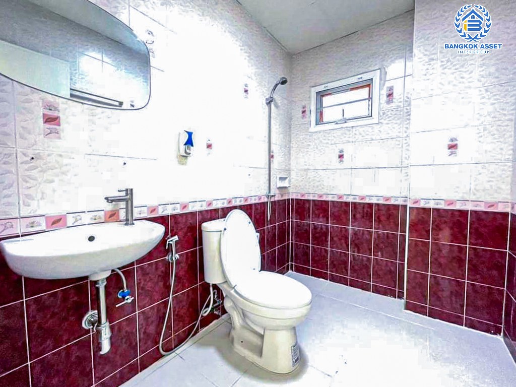 *****บ้านเดี่ยวมือสอง โครงการ ทรัพย์กานดา ติวานนท์-ปทุมธานี หลังมุม เนื้อที่ 58 ตร.ว. ฟังก์ชัน 3 ห้องนอน 2 ห้องน้ำ 2 ที่จอดรถ บ้านบรรยากาศเป็นส่วนตัวข้างบ้านไม่ติดใคร พื้นที่ใช้สอยกว้าง โครงการบนทำเลเดินทางสะดวก เชื่อมต่อถนนวิภาวดี-รังสิต ถนนแจ้งวัฒนะ ถนนกรุงเทพฯ-ปทุมธานี