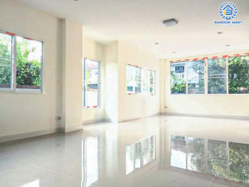 *****บ้านเดี่ยวมือสอง โครงการ ทรัพย์กานดา ติวานนท์-ปทุมธานี หลังมุม เนื้อที่ 58 ตร.ว. ฟังก์ชัน 3 ห้องนอน 2 ห้องน้ำ 2 ที่จอดรถ บ้านบรรยากาศเป็นส่วนตัวข้างบ้านไม่ติดใคร พื้นที่ใช้สอยกว้าง โครงการบนทำเลเดินทางสะดวก เชื่อมต่อถนนวิภาวดี-รังสิต ถนนแจ้งวัฒนะ ถนนกรุงเทพฯ-ปทุมธานี