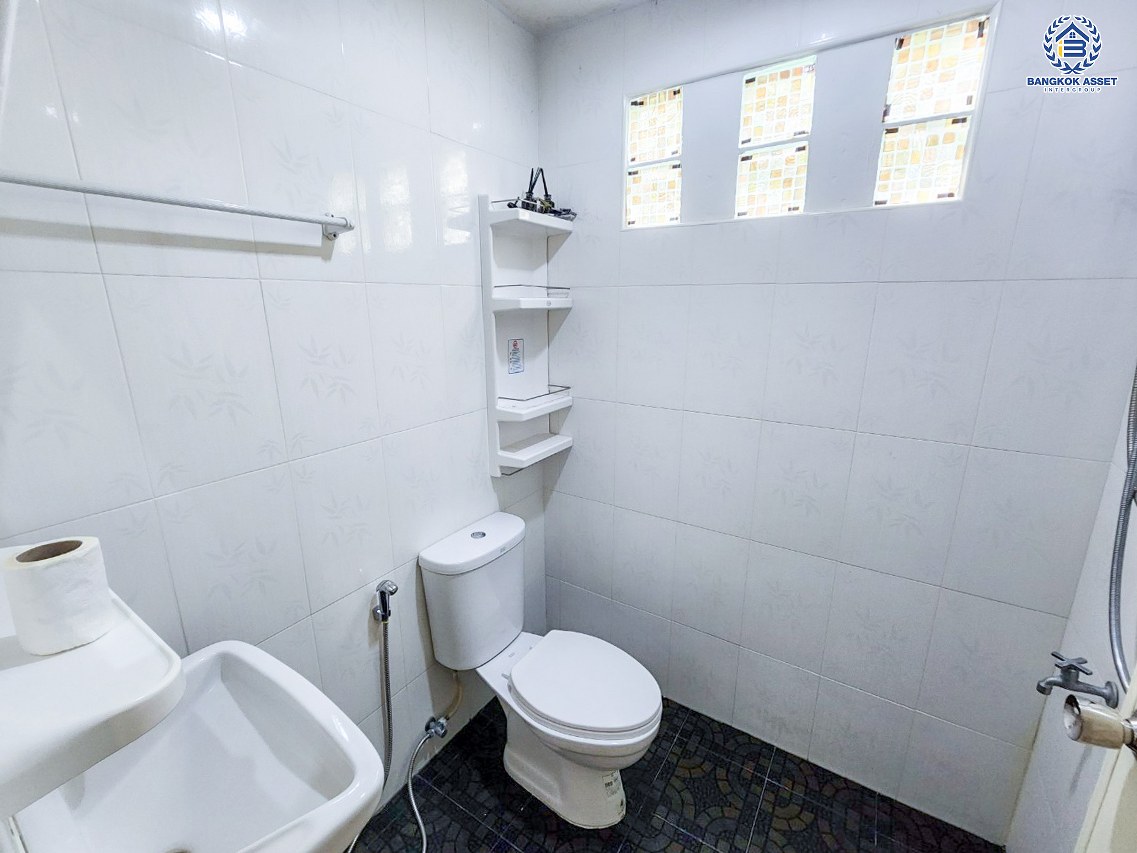 *****ทาวน์เฮ้าส์มือสองกรุงเทพมหานคร หมู่บ้าน โสสุนคร งามวงศ์วาน เนื้อที่ 17 ตร.ว. ฟังก์ชัน 2 ห้องนอน 2 ห้องน้ำ 1 ที่จอดรถ แถมฟรี! 2 เครื่องปรับอากาศ บนทำเลเดินทางสะดวก เชื่อมต่อ ถนนงามวงศ์วาน, ถนนวิภาวดีรังสิต ใกล้รถไฟฟ้าสายสีม่วง "สถานีศูนย์ราชการนนทบุรี" และจุดขึ้นทางด่วน "งามวงศ์วาน"