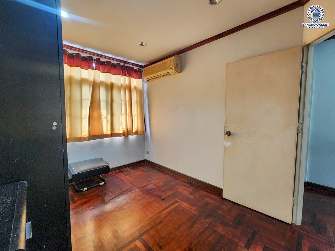 *****ทาวน์เฮ้าส์มือสองกรุงเทพมหานคร หมู่บ้าน โสสุนคร งามวงศ์วาน เนื้อที่ 17 ตร.ว. ฟังก์ชัน 2 ห้องนอน 2 ห้องน้ำ 1 ที่จอดรถ แถมฟรี! 2 เครื่องปรับอากาศ บนทำเลเดินทางสะดวก เชื่อมต่อ ถนนงามวงศ์วาน, ถนนวิภาวดีรังสิต ใกล้รถไฟฟ้าสายสีม่วง "สถานีศูนย์ราชการนนทบุรี" และจุดขึ้นทางด่วน "งามวงศ์วาน"