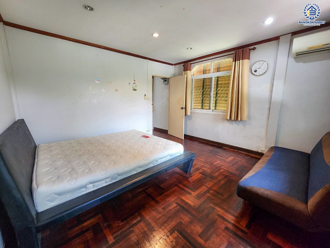 *****ทาวน์เฮ้าส์มือสองกรุงเทพมหานคร หมู่บ้าน โสสุนคร งามวงศ์วาน เนื้อที่ 17 ตร.ว. ฟังก์ชัน 2 ห้องนอน 2 ห้องน้ำ 1 ที่จอดรถ แถมฟรี! 2 เครื่องปรับอากาศ บนทำเลเดินทางสะดวก เชื่อมต่อ ถนนงามวงศ์วาน, ถนนวิภาวดีรังสิต ใกล้รถไฟฟ้าสายสีม่วง "สถานีศูนย์ราชการนนทบุรี" และจุดขึ้นทางด่วน "งามวงศ์วาน"