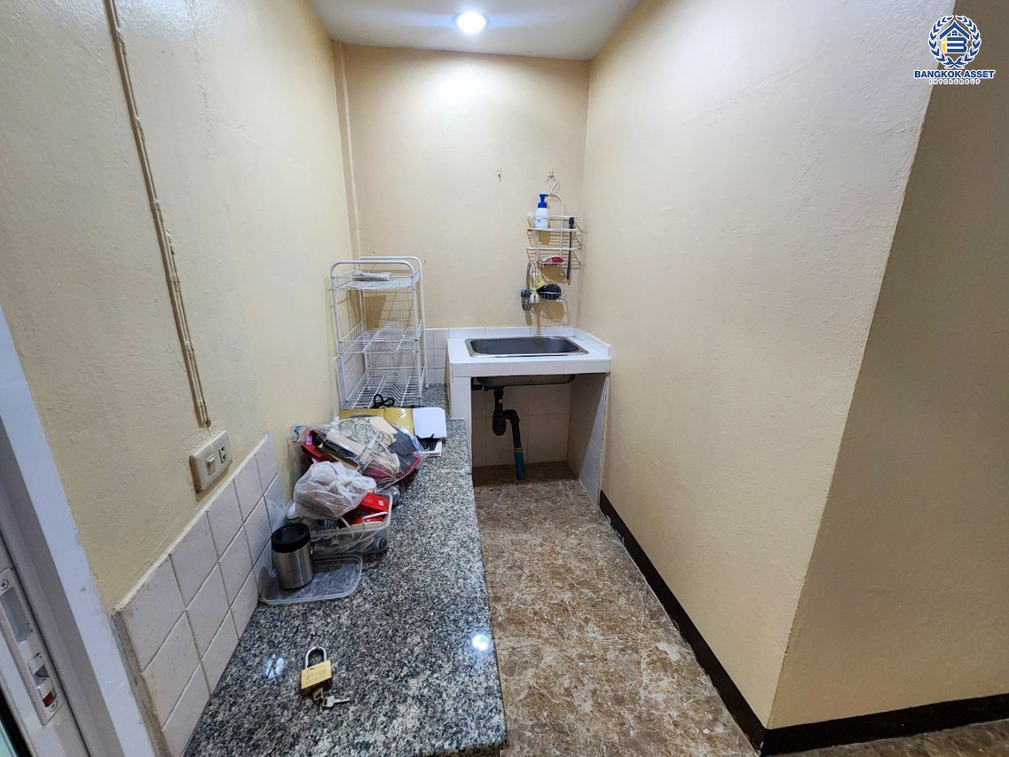 *****ทาวน์เฮ้าส์มือสองกรุงเทพมหานคร หมู่บ้าน โสสุนคร งามวงศ์วาน เนื้อที่ 17 ตร.ว. ฟังก์ชัน 2 ห้องนอน 2 ห้องน้ำ 1 ที่จอดรถ แถมฟรี! 2 เครื่องปรับอากาศ บนทำเลเดินทางสะดวก เชื่อมต่อ ถนนงามวงศ์วาน, ถนนวิภาวดีรังสิต ใกล้รถไฟฟ้าสายสีม่วง "สถานีศูนย์ราชการนนทบุรี" และจุดขึ้นทางด่วน "งามวงศ์วาน"