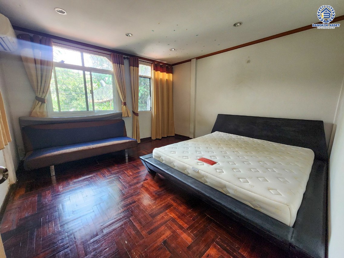 *****ทาวน์เฮ้าส์มือสองกรุงเทพมหานคร หมู่บ้าน โสสุนคร งามวงศ์วาน เนื้อที่ 17 ตร.ว. ฟังก์ชัน 2 ห้องนอน 2 ห้องน้ำ 1 ที่จอดรถ แถมฟรี! 2 เครื่องปรับอากาศ บนทำเลเดินทางสะดวก เชื่อมต่อ ถนนงามวงศ์วาน, ถนนวิภาวดีรังสิต ใกล้รถไฟฟ้าสายสีม่วง "สถานีศูนย์ราชการนนทบุรี" และจุดขึ้นทางด่วน "งามวงศ์วาน"