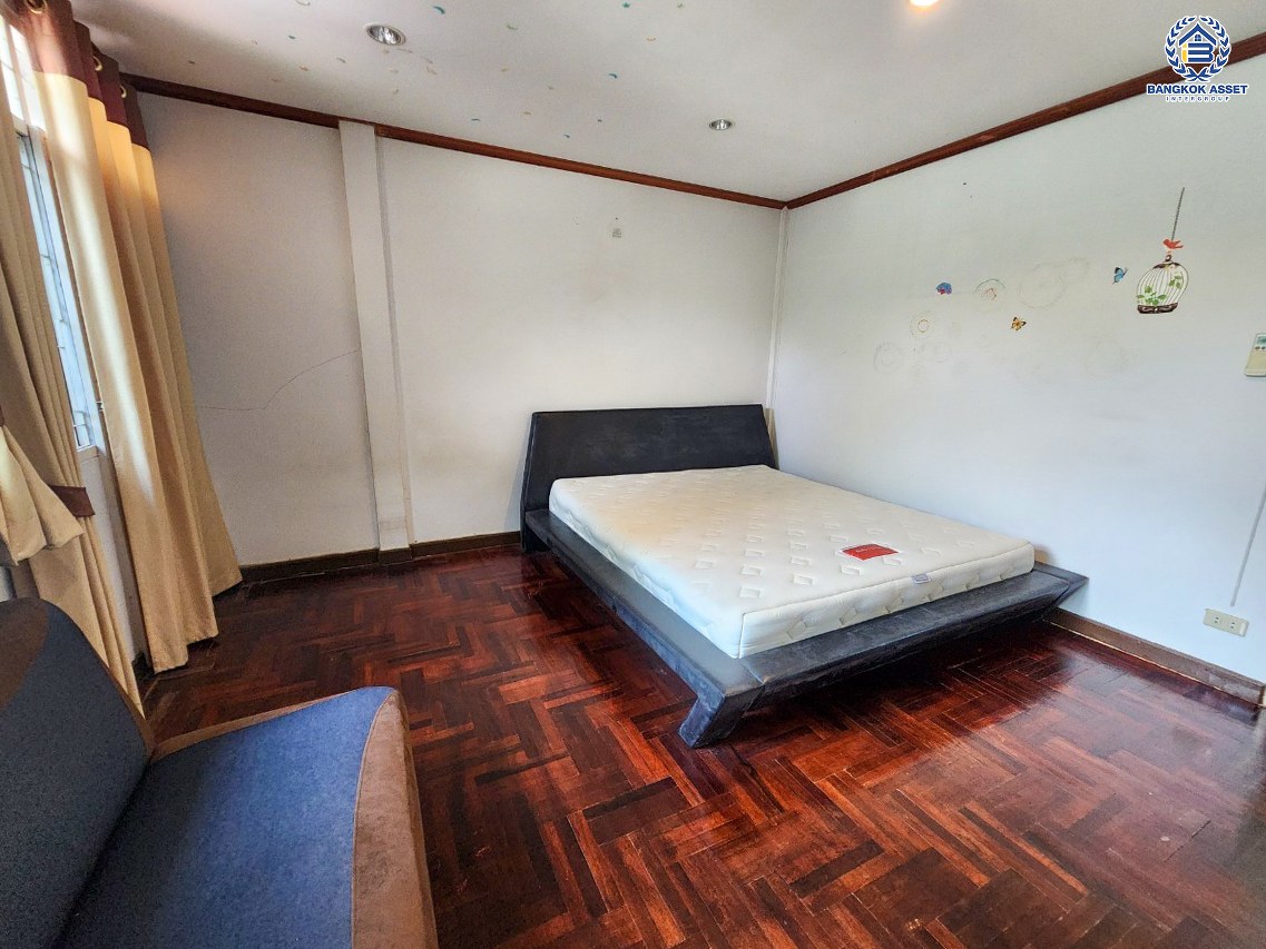 *****ทาวน์เฮ้าส์มือสองกรุงเทพมหานคร หมู่บ้าน โสสุนคร งามวงศ์วาน เนื้อที่ 17 ตร.ว. ฟังก์ชัน 2 ห้องนอน 2 ห้องน้ำ 1 ที่จอดรถ แถมฟรี! 2 เครื่องปรับอากาศ บนทำเลเดินทางสะดวก เชื่อมต่อ ถนนงามวงศ์วาน, ถนนวิภาวดีรังสิต ใกล้รถไฟฟ้าสายสีม่วง "สถานีศูนย์ราชการนนทบุรี" และจุดขึ้นทางด่วน "งามวงศ์วาน"