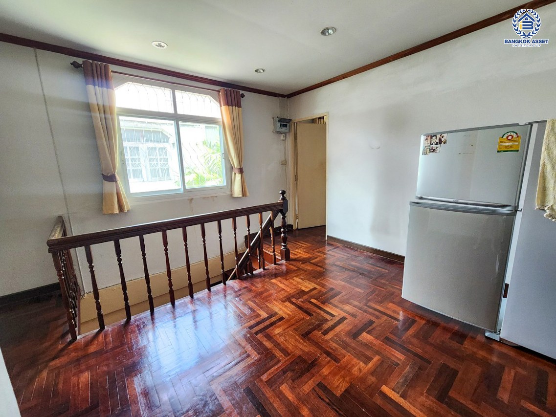 *****ทาวน์เฮ้าส์มือสองกรุงเทพมหานคร หมู่บ้าน โสสุนคร งามวงศ์วาน เนื้อที่ 17 ตร.ว. ฟังก์ชัน 2 ห้องนอน 2 ห้องน้ำ 1 ที่จอดรถ แถมฟรี! 2 เครื่องปรับอากาศ บนทำเลเดินทางสะดวก เชื่อมต่อ ถนนงามวงศ์วาน, ถนนวิภาวดีรังสิต ใกล้รถไฟฟ้าสายสีม่วง "สถานีศูนย์ราชการนนทบุรี" และจุดขึ้นทางด่วน "งามวงศ์วาน"