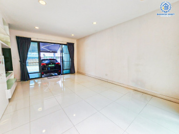 *****ทาวน์โฮม 3 ชั้นมือสอง โครงการ บ้านกลางเมือง พระราม2-พุทธบูชา เนื้อที่ 18.50 ตร.ว. ฟังก์ชัน 3 ห้องนอน 3 ห้องน้ำ 2 ที่จอดรถ บ้านสภาพดีเยี่ยม พร้อมอยู่ โครงการบนทำเลเดินทางสะดวก เชื่อมต่อถนนพุทธบูชา ถนนประชาอุทิศ ถนนสุขสวัสดิ์ ใกล้เซ็นทรัลพระราม2