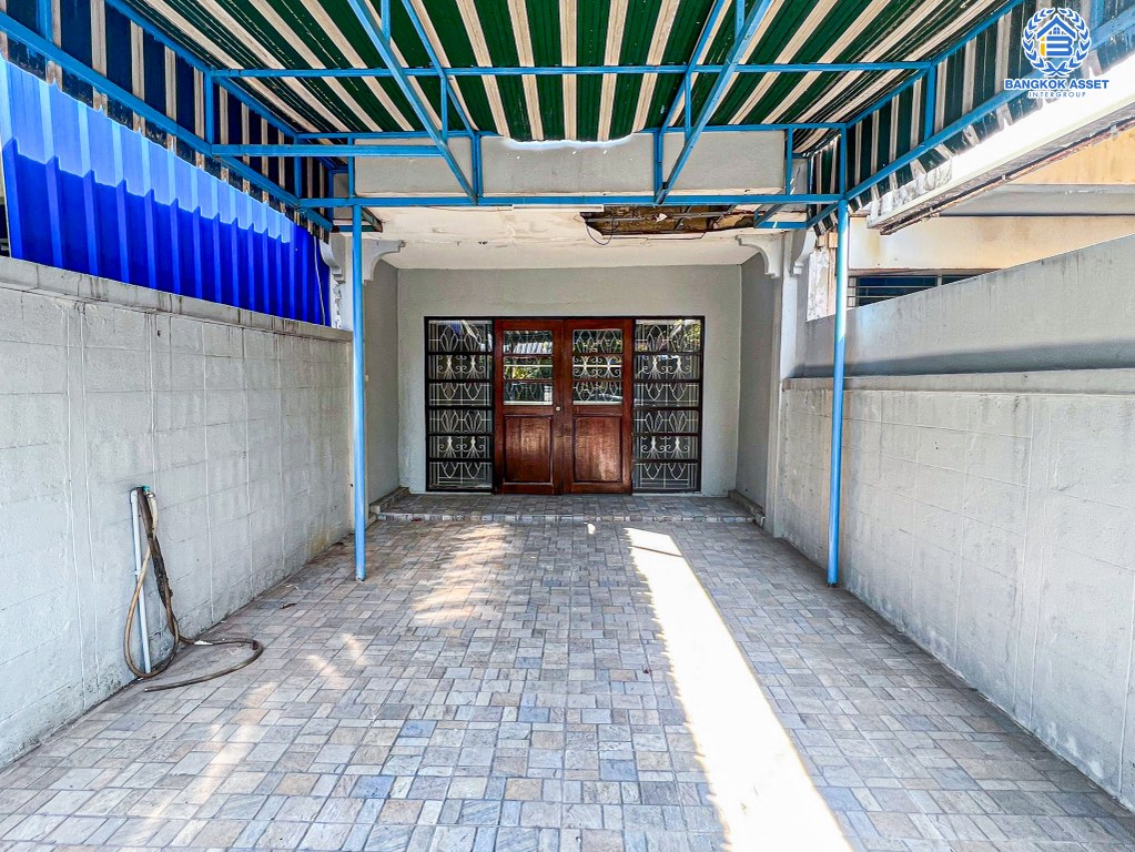 *****ทาวน์เฮ้าส์มือสอง โครงการ กฤษติญา3 ติวานนท์ เนื้อที่ 18 ตร.ว. ฟังก์ชัน 2 ห้องนอน 2 ห้องน้ำ 1 ที่จอดรถ โครงการบนทำเลเดินทางสะดวก เชื่อมต่อถนนติวานนท์ ถนนเลี่ยงเมืองปากเกร็ด ถนนแจ้งวัฒนะ ใกล้รถไฟฟ้าสายสีชมพู "สถานีห้าแยกปากเกร็ด"