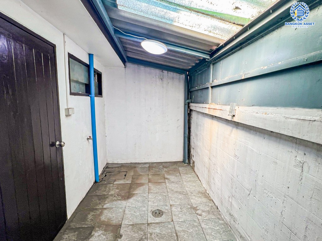 *****ทาวน์เฮ้าส์มือสอง โครงการ กฤษติญา3 ติวานนท์ เนื้อที่ 18 ตร.ว. ฟังก์ชัน 2 ห้องนอน 2 ห้องน้ำ 1 ที่จอดรถ โครงการบนทำเลเดินทางสะดวก เชื่อมต่อถนนติวานนท์ ถนนเลี่ยงเมืองปากเกร็ด ถนนแจ้งวัฒนะ ใกล้รถไฟฟ้าสายสีชมพู "สถานีห้าแยกปากเกร็ด"