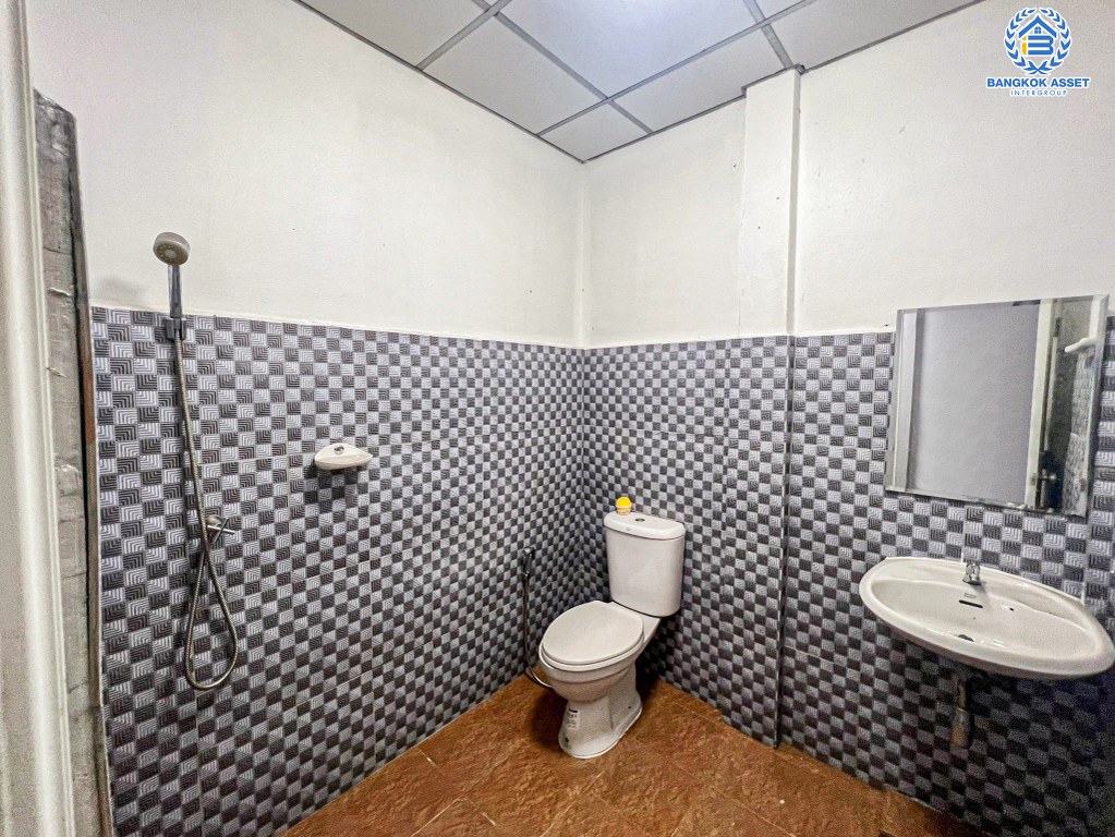 *****ทาวน์เฮ้าส์มือสอง โครงการ กฤษติญา3 ติวานนท์ เนื้อที่ 18 ตร.ว. ฟังก์ชัน 2 ห้องนอน 2 ห้องน้ำ 1 ที่จอดรถ โครงการบนทำเลเดินทางสะดวก เชื่อมต่อถนนติวานนท์ ถนนเลี่ยงเมืองปากเกร็ด ถนนแจ้งวัฒนะ ใกล้รถไฟฟ้าสายสีชมพู "สถานีห้าแยกปากเกร็ด"