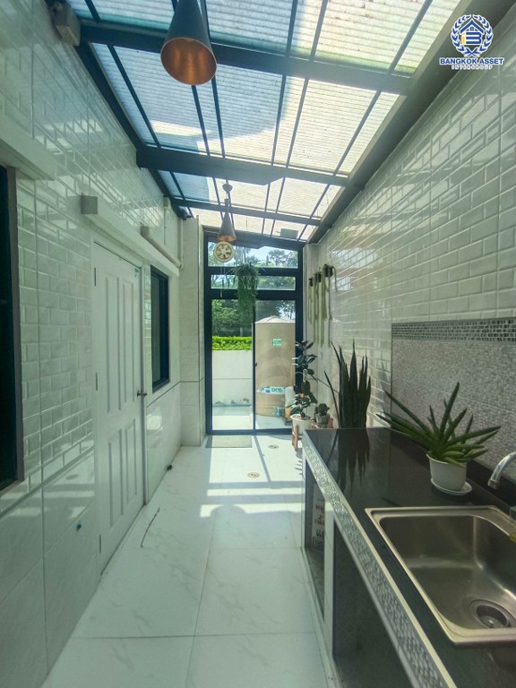 *****ทาวน์เฮ้าส์มือสอง โครงการ เดอะทรัสต์ ราชพฤกษ์ หลังมุม เนื้อที่ 25 ตร.ว. ฟังก์ชัน 4 ห้องนอน 2 ห้องน้ำ 1 ที่จอดรถ  แถมเฟอร์นิเจอร์ทั้งหลัง โครงการบนทำเลเดินทางสะดวก เชื่อมต่อถนนราชพฤกษ์ ถนนรัตนาธิเบศร์ ถนนบางกรวย-ไทรน้อย ใกล้จุดขึ้นทางด่วน "ศรีรัช"