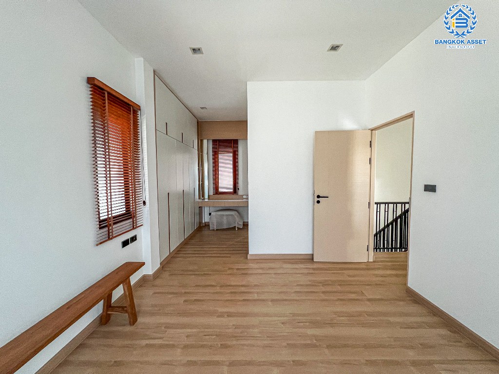 *****ขายด่วน! บ้านเดี่ยวมือสอง โครงการ บางกอก บูเลอวาร์ด ศรีนครินทร์-บางนา เนื้อที่ 50.60 ตร.ว. ฟังก์ชัน 3 ห้องนอน 3 ห้องน้ำ 2 ที่จอดรถ  โครงการบนทำเลเดินทางสะดวก เชื่อมต่อถนนหนามแดง ถนนวงแหวนกาญจนาภิเษก ถนนเทพารักษ์ ใกล้จุดขึ้นทางด่วน "กาญจนาภิเษก"