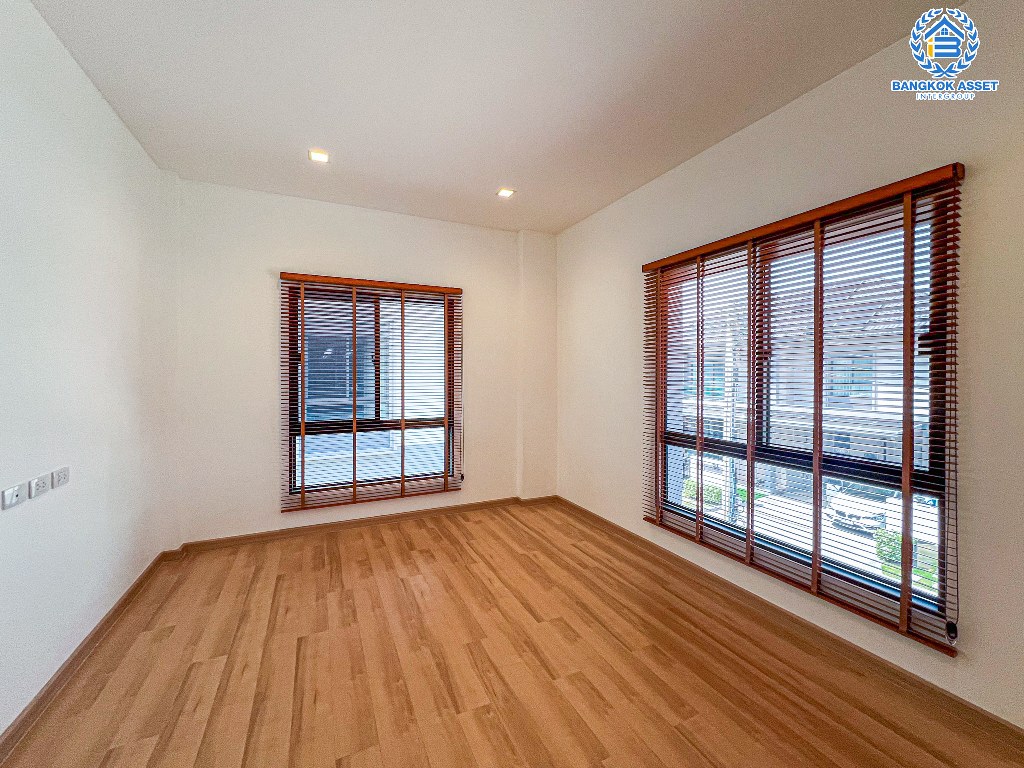 *****ขายด่วน! บ้านเดี่ยวมือสอง โครงการ บางกอก บูเลอวาร์ด ศรีนครินทร์-บางนา เนื้อที่ 50.60 ตร.ว. ฟังก์ชัน 3 ห้องนอน 3 ห้องน้ำ 2 ที่จอดรถ  โครงการบนทำเลเดินทางสะดวก เชื่อมต่อถนนหนามแดง ถนนวงแหวนกาญจนาภิเษก ถนนเทพารักษ์ ใกล้จุดขึ้นทางด่วน "กาญจนาภิเษก"