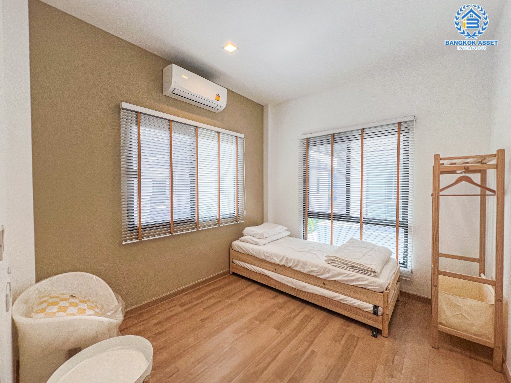 *****ขายด่วน! บ้านเดี่ยวมือสอง โครงการ บางกอก บูเลอวาร์ด ศรีนครินทร์-บางนา เนื้อที่ 50.60 ตร.ว. ฟังก์ชัน 3 ห้องนอน 3 ห้องน้ำ 2 ที่จอดรถ  โครงการบนทำเลเดินทางสะดวก เชื่อมต่อถนนหนามแดง ถนนวงแหวนกาญจนาภิเษก ถนนเทพารักษ์ ใกล้จุดขึ้นทางด่วน "กาญจนาภิเษก"