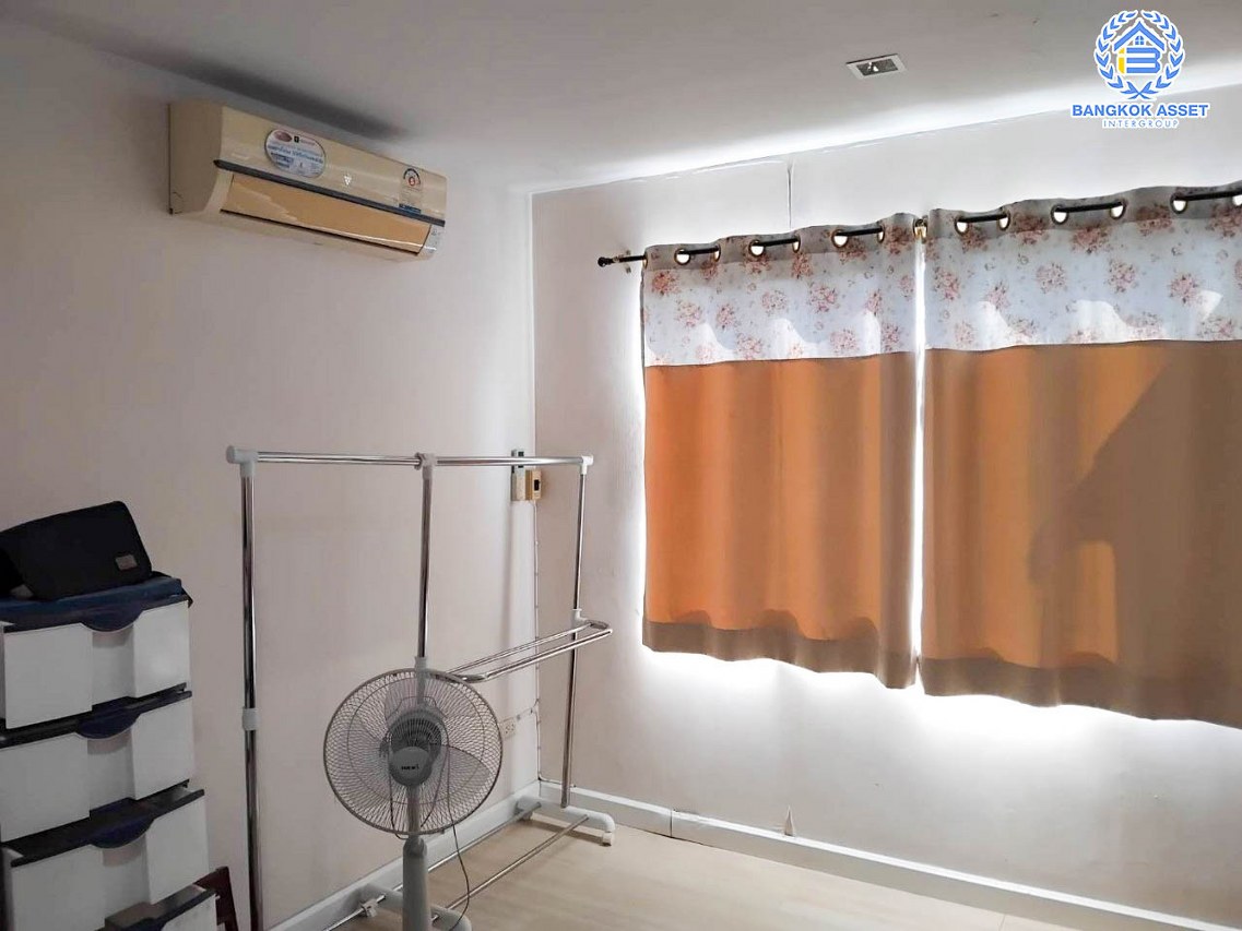 *****ทาวน์โฮมมือสองสมุทรปราการ โครงการ บ้านใหม่ เทพารักษ์-วงแหวน เนื้อที่กว้าง 20.6 ตร.ว. ฟังก์ชัน 3 ห้องนอน 3 ห้องน้ำ 2 ที่จอดรถ บ้านสวย บนทำเลเดินทางเข้า-ออกเมืองสะดวก เชื่อมต่อถนนเทพารักษ์, ถนนแพรกษา ใกล้ทางด่วน "วงแหวนเทพารักษ์"และรถไฟฟ้าสายสีเหลือง "สถานีศรีด่าน" ในราคาสุดคุ้ม!