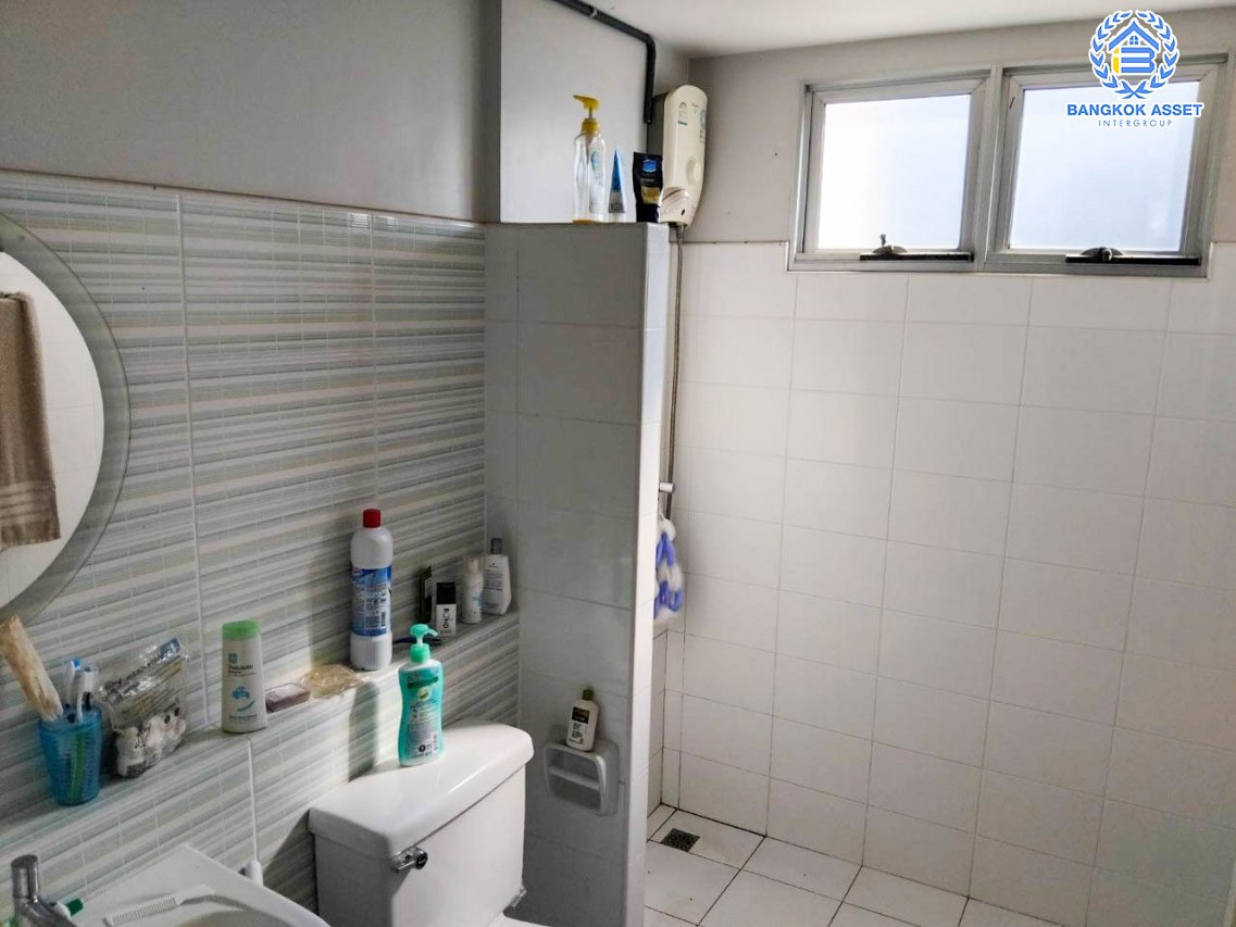 *****ทาวน์โฮมมือสองสมุทรปราการ โครงการ บ้านใหม่ เทพารักษ์-วงแหวน เนื้อที่กว้าง 20.6 ตร.ว. ฟังก์ชัน 3 ห้องนอน 3 ห้องน้ำ 2 ที่จอดรถ บ้านสวย บนทำเลเดินทางเข้า-ออกเมืองสะดวก เชื่อมต่อถนนเทพารักษ์, ถนนแพรกษา ใกล้ทางด่วน "วงแหวนเทพารักษ์"และรถไฟฟ้าสายสีเหลือง "สถานีศรีด่าน" ในราคาสุดคุ้ม!