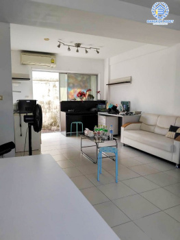 *****ทาวน์โฮมมือสองสมุทรปราการ โครงการ บ้านใหม่ เทพารักษ์-วงแหวน เนื้อที่กว้าง 20.6 ตร.ว. ฟังก์ชัน 3 ห้องนอน 3 ห้องน้ำ 2 ที่จอดรถ บ้านสวย บนทำเลเดินทางเข้า-ออกเมืองสะดวก เชื่อมต่อถนนเทพารักษ์, ถนนแพรกษา ใกล้ทางด่วน "วงแหวนเทพารักษ์"และรถไฟฟ้าสายสีเหลือง "สถานีศรีด่าน" ในราคาสุดคุ้ม!