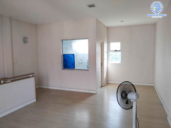 *****ทาวน์โฮมมือสองสมุทรปราการ โครงการ บ้านใหม่ เทพารักษ์-วงแหวน เนื้อที่กว้าง 20.6 ตร.ว. ฟังก์ชัน 3 ห้องนอน 3 ห้องน้ำ 2 ที่จอดรถ บ้านสวย บนทำเลเดินทางเข้า-ออกเมืองสะดวก เชื่อมต่อถนนเทพารักษ์, ถนนแพรกษา ใกล้ทางด่วน "วงแหวนเทพารักษ์"และรถไฟฟ้าสายสีเหลือง "สถานีศรีด่าน" ในราคาสุดคุ้ม!