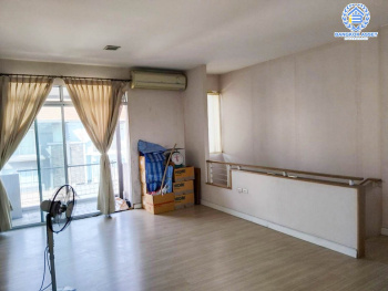 *****ทาวน์โฮมมือสองสมุทรปราการ โครงการ บ้านใหม่ เทพารักษ์-วงแหวน เนื้อที่กว้าง 20.6 ตร.ว. ฟังก์ชัน 3 ห้องนอน 3 ห้องน้ำ 2 ที่จอดรถ บ้านสวย บนทำเลเดินทางเข้า-ออกเมืองสะดวก เชื่อมต่อถนนเทพารักษ์, ถนนแพรกษา ใกล้ทางด่วน "วงแหวนเทพารักษ์"และรถไฟฟ้าสายสีเหลือง "สถานีศรีด่าน" ในราคาสุดคุ้ม!