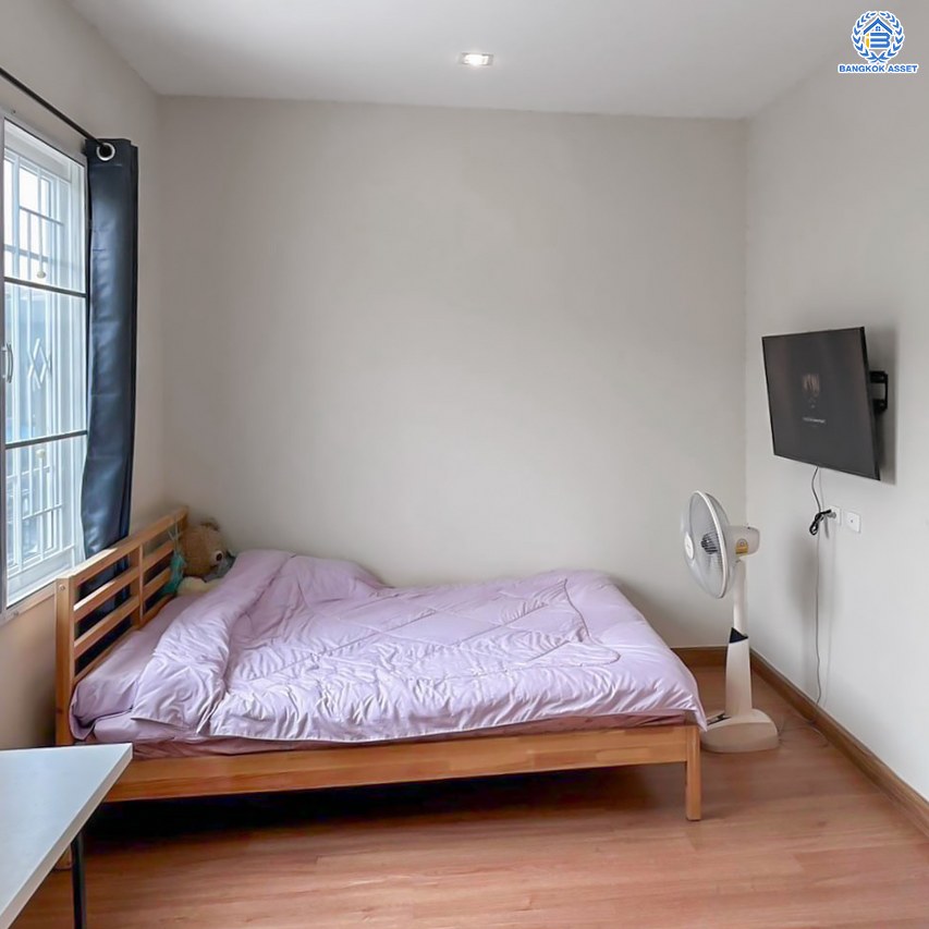 *****ทาวน์เฮ้าส์มือสองนนทบุรี โครงการ โกลเด้นทาวน์ รัตนาธิเบศร์-สถานีรถไฟฟ้าไทรม้า เนื้อที่ 16.3 ตร.ว. ฟังก์ชัน 3 ห้องนอน 2 ห้องน้ำ บ้านสวย น่าอยู่มาก บนทำเลเดินทางสะดวก เชื่อมต่อ ถนนราชพฤกษ์, ถนนรัตนาธิเบศร์, ถนนชัยพฤกษ์ ใกล้รถไฟฟ้าสายสีม่วง "สถานีไทรม้า"จองเลย!