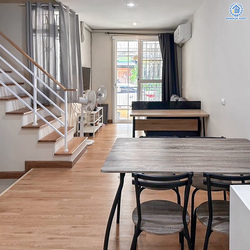 *****ทาวน์เฮ้าส์มือสองนนทบุรี โครงการ โกลเด้นทาวน์ รัตนาธิเบศร์-สถานีรถไฟฟ้าไทรม้า เนื้อที่ 16.3 ตร.ว. ฟังก์ชัน 3 ห้องนอน 2 ห้องน้ำ บ้านสวย น่าอยู่มาก บนทำเลเดินทางสะดวก เชื่อมต่อ ถนนราชพฤกษ์, ถนนรัตนาธิเบศร์, ถนนชัยพฤกษ์ ใกล้รถไฟฟ้าสายสีม่วง "สถานีไทรม้า"จองเลย!