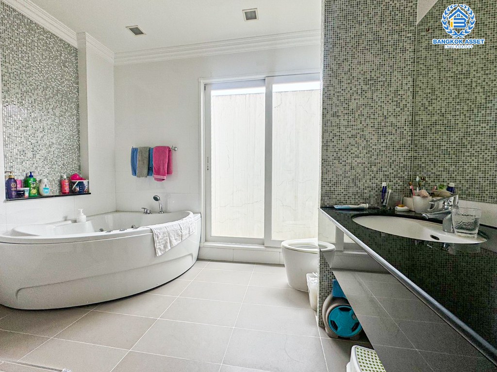 *****บ้านเดี่ยวมือสอง โครงการ เพอร์เฟค มาสเตอร์พีช ราชพฤกษ์ หลังมุม เนื้อที่ 114.50 ตร.ว. ฟังก์ชัน 3 ห้องนอน 4 ห้องน้ำ 2 ที่จอดรถ โครงการบนทำเลเดินทางสะดวก เชื่อมต่อถนนรัตนาธิเบศร์ ถนนราชพฤกษ์ ถนนบางกรวย-ไทรน้อย ใกล้รถไฟฟ้าสายสีม่วง "สถานีบางรักน้อยท่าอิฐ" และจุดขึ้นทางด่วน "ศรีรัช"