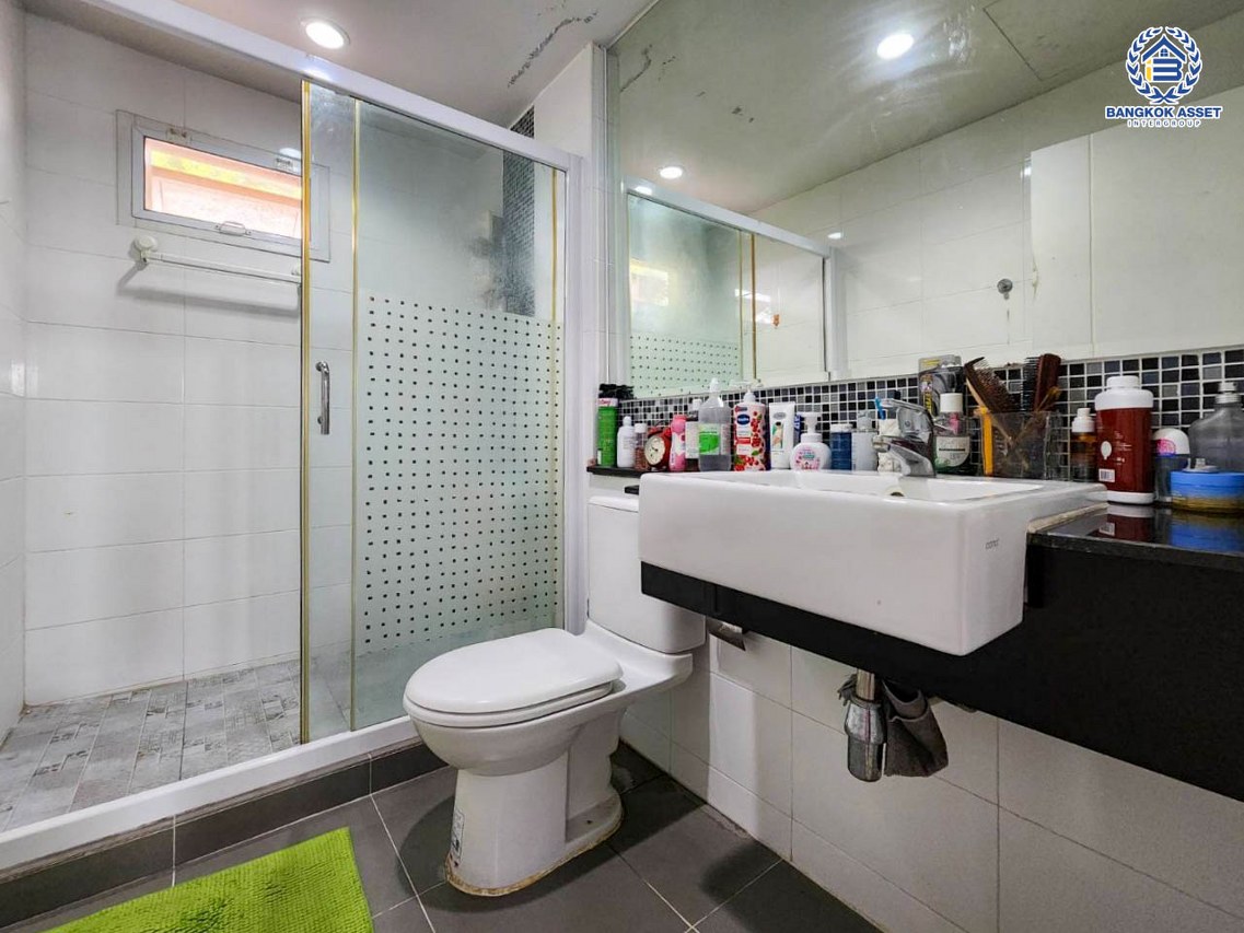 *****บ้านเดี่ยวมือสองกรุงเทพมหานคร โครงการ ดิไอดอล1 เลียบคลองทวีวัฒนา เนื้อที่กว้างขวางถึง 63 ตร.ว. ฟังก์ชัน 4 ห้องนอน 3 ห้องน้ำ 2 ที่จอดรถ บนทำเลเดินทางสะดวก เชื่อมต่อ ถนนเพชรเกษม, ถนนกาญจนาภิเษก เดินทาง 15 นาทีก็ถึงรถไฟฟ้าสายสีน้ำเงิน "สถานีหลักสอง"