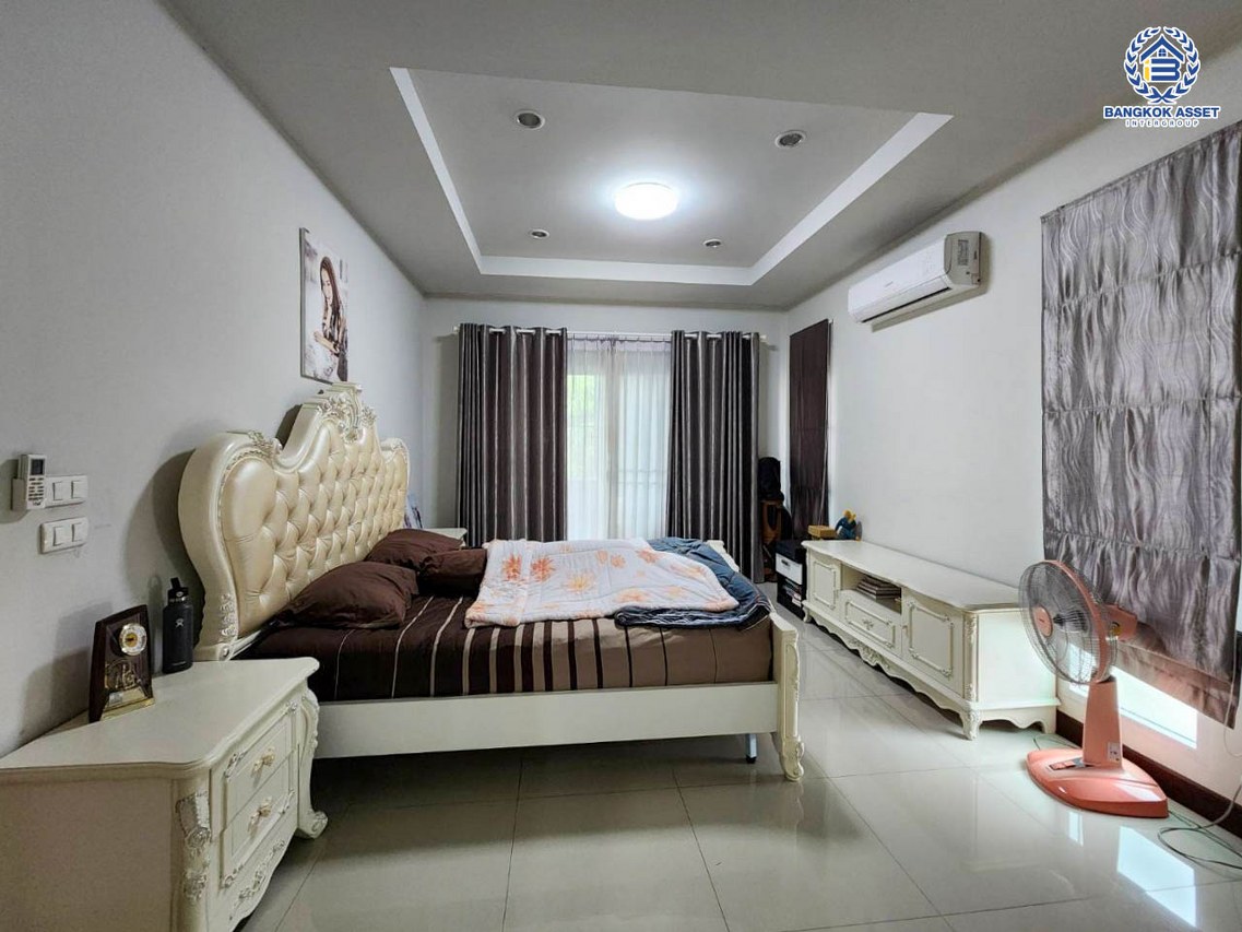 *****บ้านเดี่ยวมือสองกรุงเทพมหานคร โครงการ ดิไอดอล1 เลียบคลองทวีวัฒนา เนื้อที่กว้างขวางถึง 63 ตร.ว. ฟังก์ชัน 4 ห้องนอน 3 ห้องน้ำ 2 ที่จอดรถ บนทำเลเดินทางสะดวก เชื่อมต่อ ถนนเพชรเกษม, ถนนกาญจนาภิเษก เดินทาง 15 นาทีก็ถึงรถไฟฟ้าสายสีน้ำเงิน "สถานีหลักสอง"