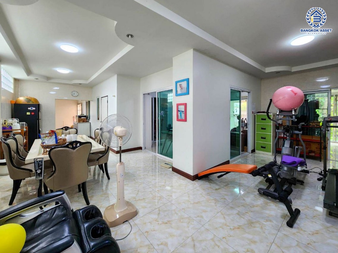 *****บ้านเดี่ยวมือสองกรุงเทพมหานคร โครงการ ดิไอดอล1 เลียบคลองทวีวัฒนา เนื้อที่กว้างขวางถึง 63 ตร.ว. ฟังก์ชัน 4 ห้องนอน 3 ห้องน้ำ 2 ที่จอดรถ บนทำเลเดินทางสะดวก เชื่อมต่อ ถนนเพชรเกษม, ถนนกาญจนาภิเษก เดินทาง 15 นาทีก็ถึงรถไฟฟ้าสายสีน้ำเงิน "สถานีหลักสอง"