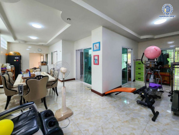 *****บ้านเดี่ยวมือสองกรุงเทพมหานคร โครงการ ดิไอดอล1 เลียบคลองทวีวัฒนา เนื้อที่กว้างขวางถึง 63 ตร.ว. ฟังก์ชัน 4 ห้องนอน 3 ห้องน้ำ 2 ที่จอดรถ บนทำเลเดินทางสะดวก เชื่อมต่อ ถนนเพชรเกษม, ถนนกาญจนาภิเษก เดินทาง 15 นาทีก็ถึงรถไฟฟ้าสายสีน้ำเงิน "สถานีหลักสอง"